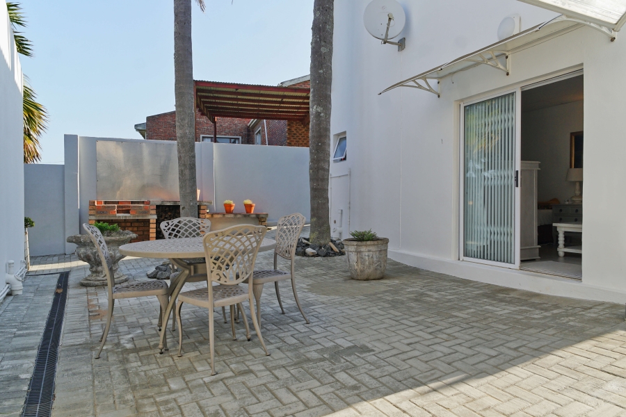 4 Bedroom Property for Sale in Winterstrand Eastern Cape